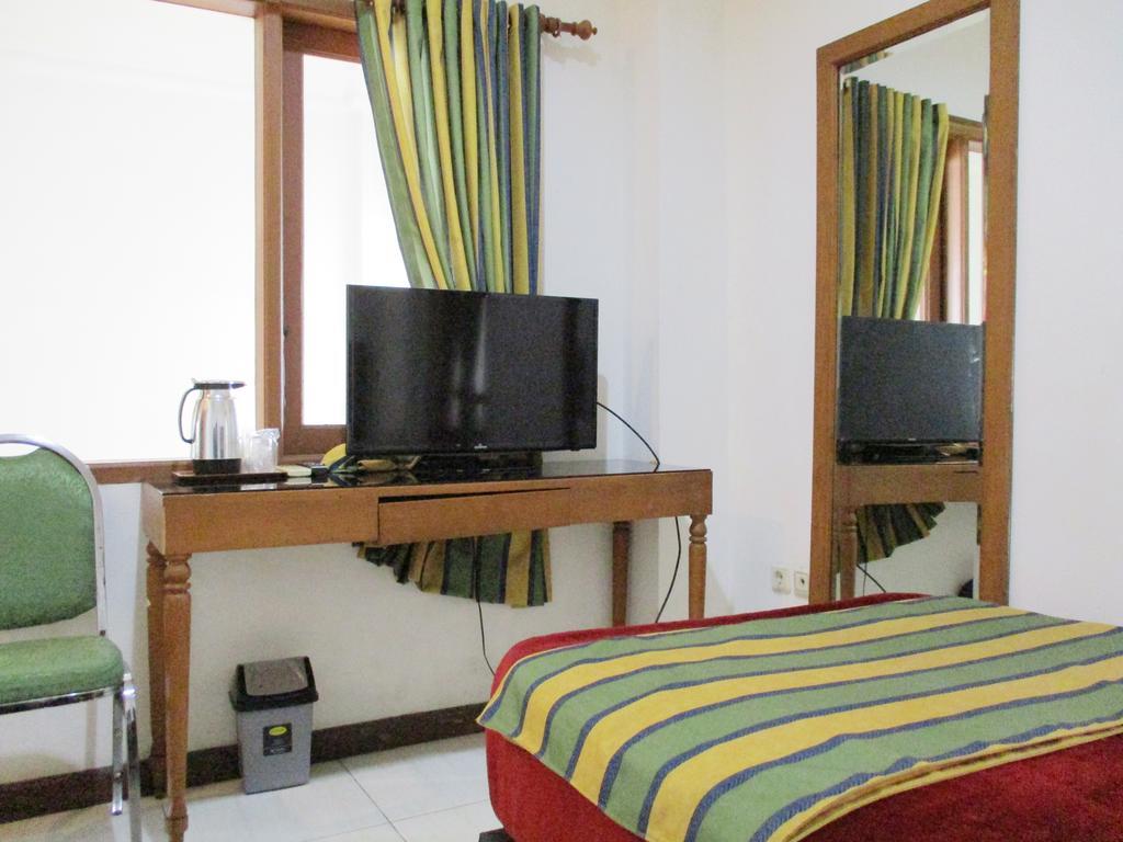 Hotel Maxim Kwitang Giacarta Esterno foto