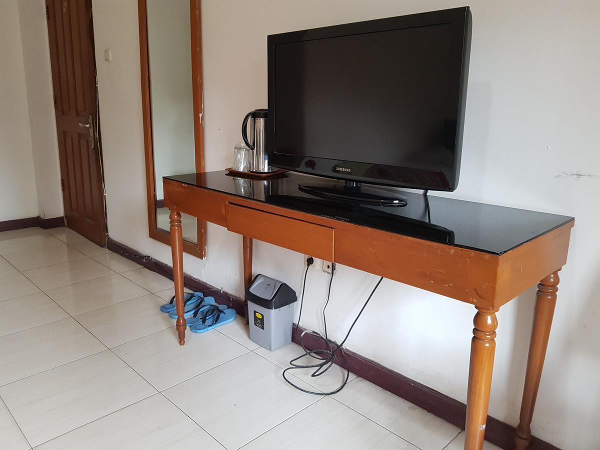 Hotel Maxim Kwitang Giacarta Esterno foto