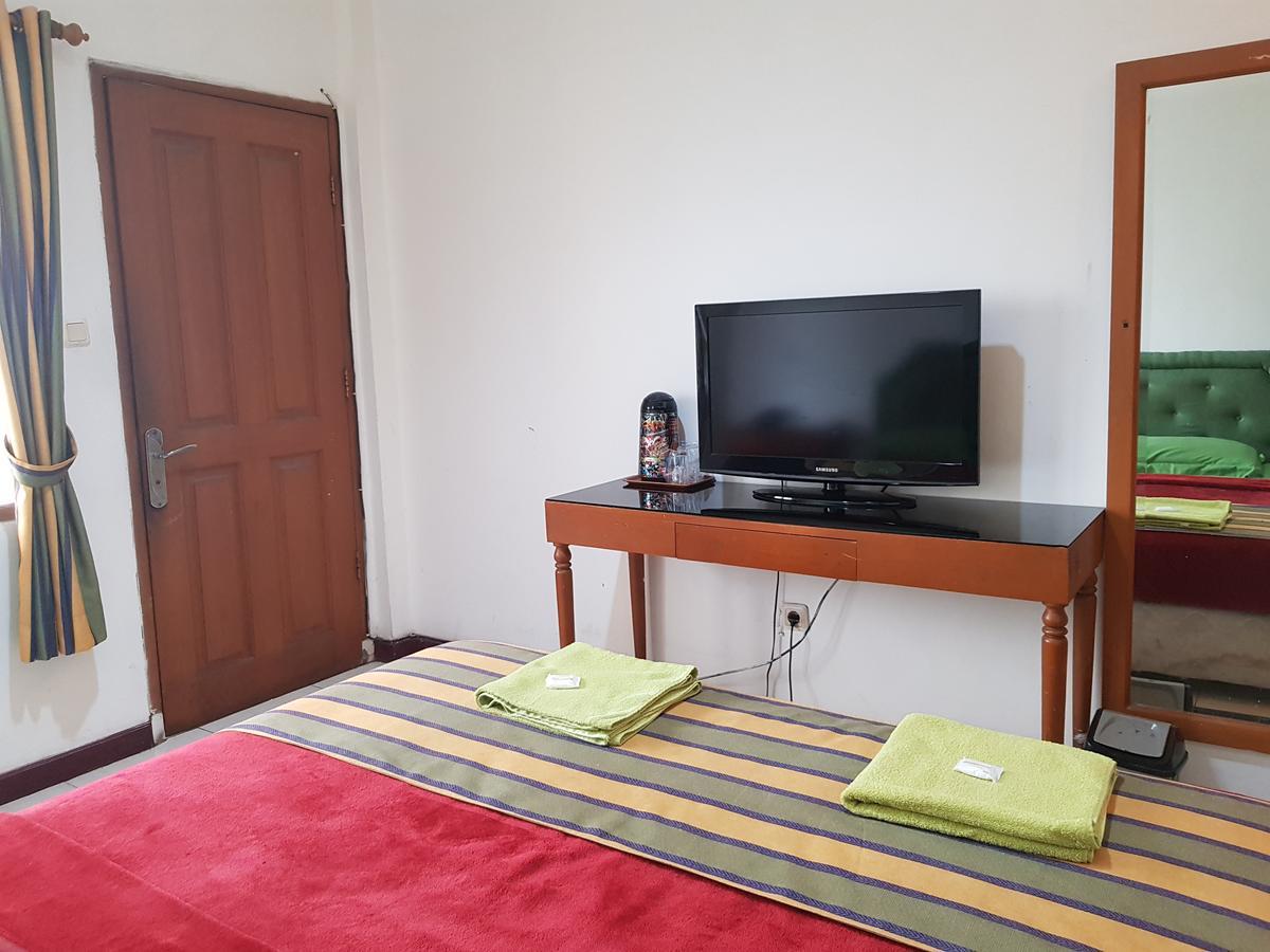 Hotel Maxim Kwitang Giacarta Esterno foto