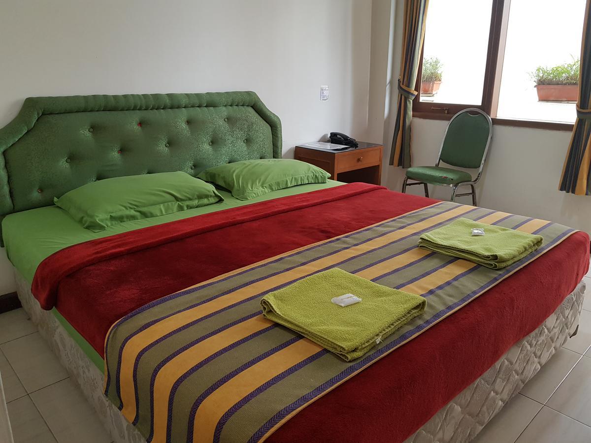 Hotel Maxim Kwitang Giacarta Esterno foto